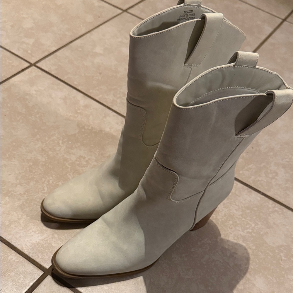 Forever 21 Light Gray Heeled Boots